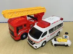 トイコー サウンド日産パラメディック救急車 西松屋ジャイアント消防車　緊急車両