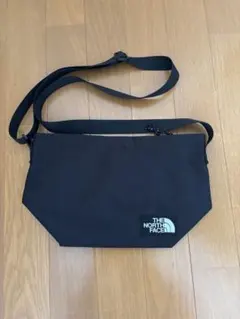極美品　ノースフェイス　クロスボディショルダーバッグ　斜め掛けバッグ