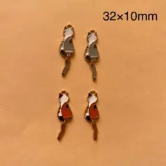 ねこのチャーム　4個　32×10mm　ゴールド　アソート　現品　P365　猫