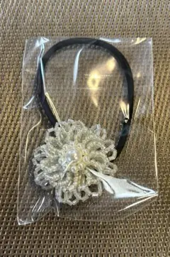 パール装飾の花形ヘアゴム