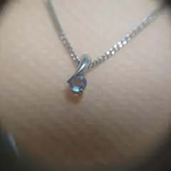 プラチナ900 青色ドロップ型ペンダントトップ