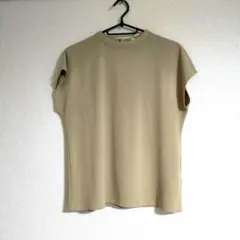 UNIQLO ベージュ ノースリーブ Sサイズ トップス