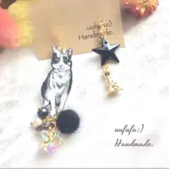 やまだ様　ハチワレ猫とキラキラ星のゆらゆら猫ピアス