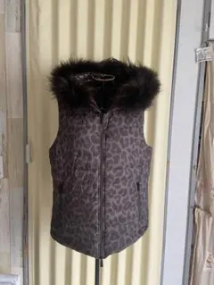 タトラス　大きなサイズ　ヒョウ柄ファー付リバーシブル　ダウンベスト　最高にお洒落