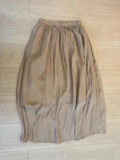 【美品】GU ジーユー　サテンエアリーロングスカート スカート ベージュ　S
