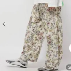 ニコアンド ドリームフラワープリントパンツ アイボリーのサムネイル