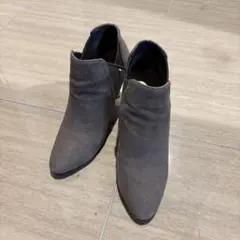 コールハーン　グレー スエード ヒールブーティ