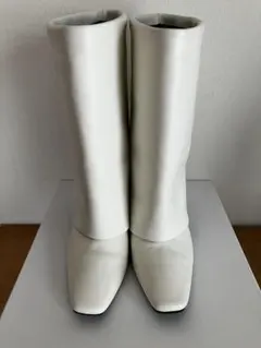 ISSEY MIYAKE レザーブーツ ホワイトのサムネイル