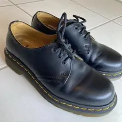 【定番】ドクターマーチン　3ホール　UK4