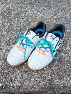 UMBRO フットサルシューズ ホワイト グラデーションのサムネイル