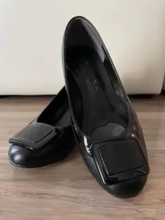 美品　ダイアナ　エナメルクロパンプス　23センチ