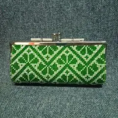 ビーズデザインのクラッチバッグ