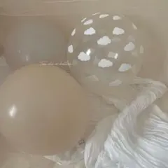 ホワイト　くすみカラー　ハーフバースデー　シンプル　おしゃれ　風船　誕生日　飾り