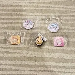 ちいかわ くら寿司 フィギュア キーホルダー アクリルマグネット 缶バッジセット