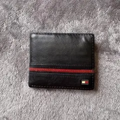 TOMMY HILFIGER 本革　二つ折り財布 ブラック レザーのサムネイル