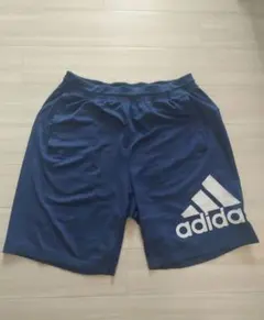 adidas ネイビー ショートパンツ