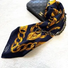 【美品】CHANEL シャネル 大判スカーフ チェーン柄 ネイビー×ゴールドのサムネイル