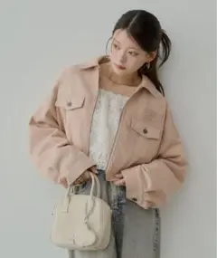 chico 胸ロゴショート丈スエードジップブルゾン