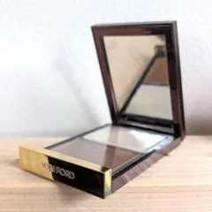 【TOM FORD】シェイド アンド イルミネイト 01のサムネイル