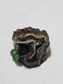 4.カエルのフィギュア 茶色
