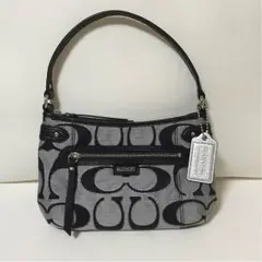 コーチ、シグネチャー