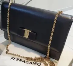 極美品 フェラガモ チェーンショルダーリボンバッグ Black