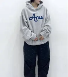 Anui/レタリングロゴフーディ　パーカー