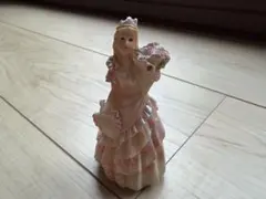 バッグを持ったプリンセス 置物
