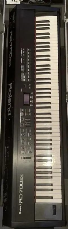 【値下げ可能】Roland ステージピアノ RD-700SX 専用ケース付きのサムネイル