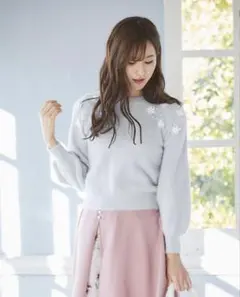 フラワー刺繍付きパープル長袖ニット