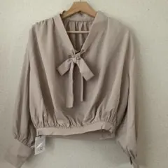 グレイル　ピンクベージュ リボン付き Vネック 長袖ブラウス