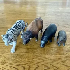 シュライヒ 動物フィギュア4体 ホワイトタイガー・バイソン・コビトカバ・イノシシのサムネイル