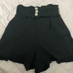 ブラック フリル付き ハイウエストショートパンツ