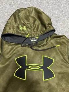Under Armour オリーブグリーン パーカー