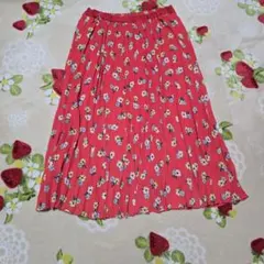 earth 花柄ロングプリーツスカート 赤