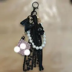黒ラブブ付きパールストラップ