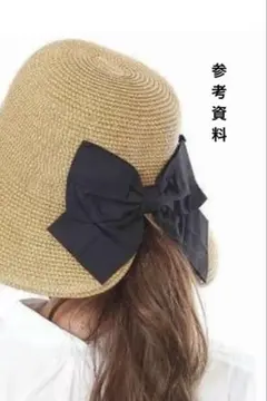 麦わら帽子 ベージュ ストライプ編み バックネイビーリボン付き 可愛い