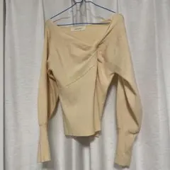 オフショルダー ニット