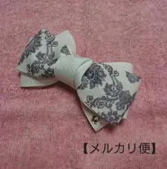 ヘアバレッタ 白×白ダマスク柄