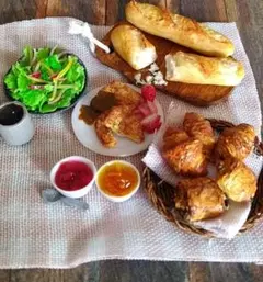 ミニチュアフードセット パンとサラダ付き