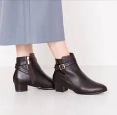 【さつき様】卑弥呼　22.5 ベルトデザインブーツ　ブラウン　ショートブーツ