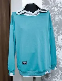ターコイズ色 フード付きパーカー