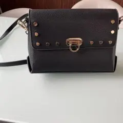 スタッズ付き ショルダーバッグ ブラックのサムネイル