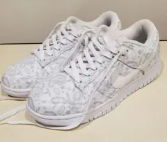 NIKE DUNK LOW ESS 新品ですが履き口黄ばみあり
