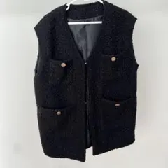 黒 ボア風 ノーカラーベスト