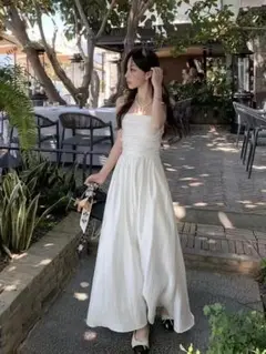 ホワイトノースリーブマキシドレス