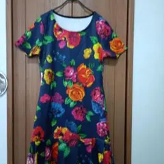 ハンドメイド　カラフル花柄 半袖ワンピース