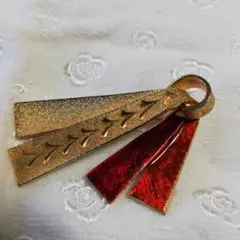 リボンブローチ　赤　刻印付き