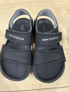 new balance ブラック サンダル