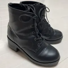 ブラックレースアップブーツ